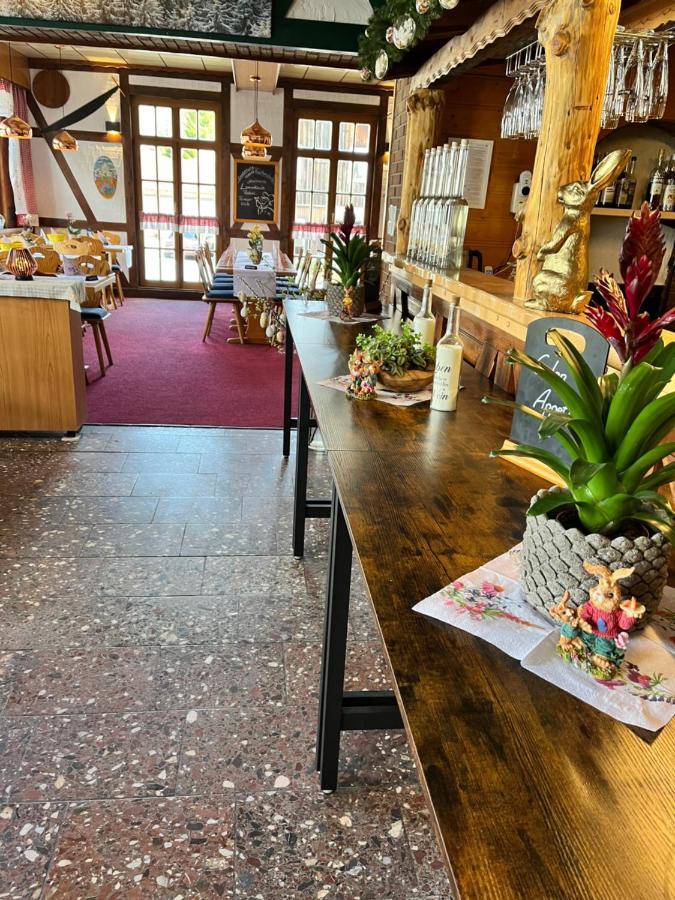 Gasthof & Pension "Schwarzer Adler" Masserberg Eksteriør billede