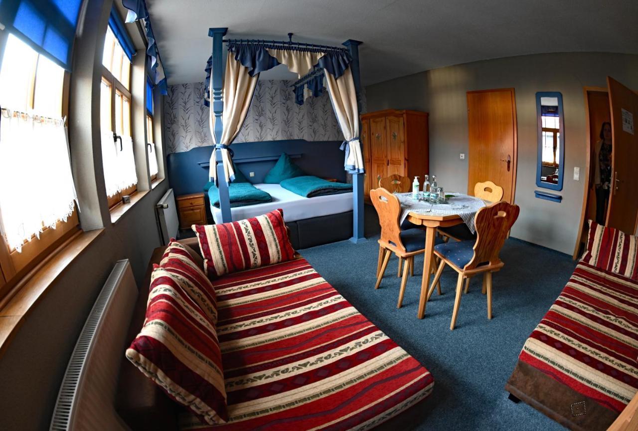Gasthof & Pension "Schwarzer Adler" Masserberg Eksteriør billede