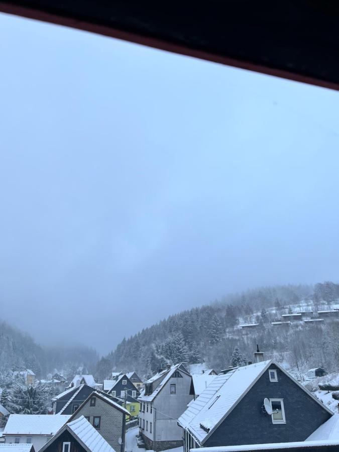 Gasthof & Pension "Schwarzer Adler" Masserberg Eksteriør billede